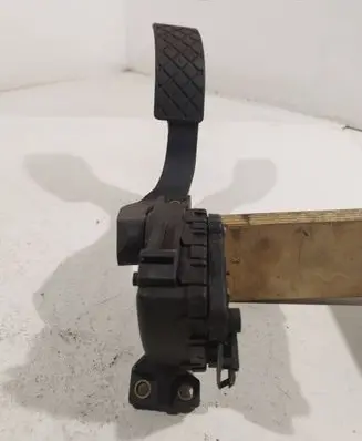 Volkswagen PASSAT B5 Accelerator throttle pedal 6PV00777007 8D1721523