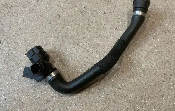 BMW 5 G30 G31 Engine coolant pipe/hose 9485274