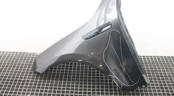 Mercedes-Benz EQC Fender 831