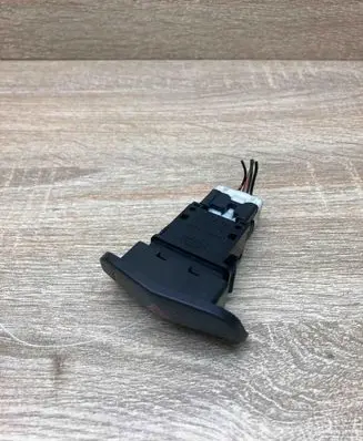 Nissan Almera Tino Hazard light switch 06016 WITHPLUG