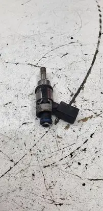 Audi A4 S4 B7 8E 8H Fuel injector 06D133036D