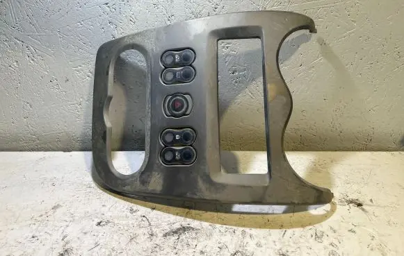 Dacia Sandero Electric window control switch 8200739438