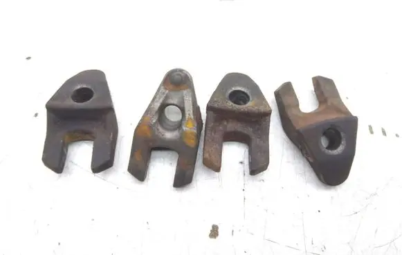 Citroen C4 II Picasso Fuel Injector clamp holder 