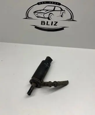 BMW 5 E39 Headlight washer pump 61678357837