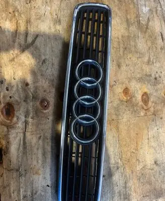 Audi A4 S4 B5 8D Front grill 8D0853651E