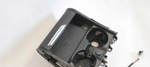 Glove box