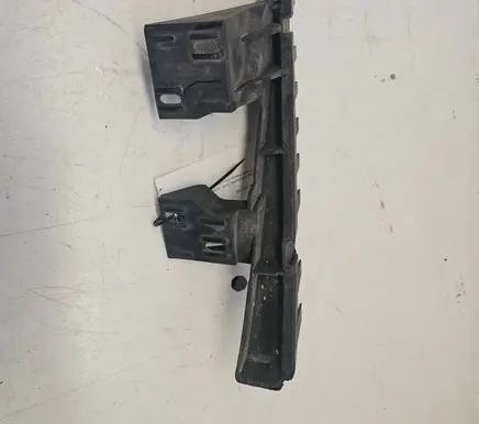 Audi Q7 4L Front bumper mounting bracket 4L0807334