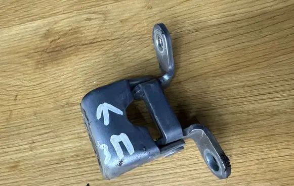 Honda Civic Rear door upper hinge