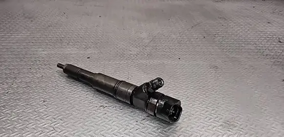 BMW 5 E39 Fuel injector 7785985 0445110048