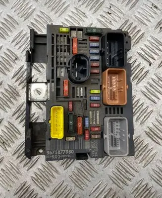 Peugeot 5008 Fuse box set 9675877980