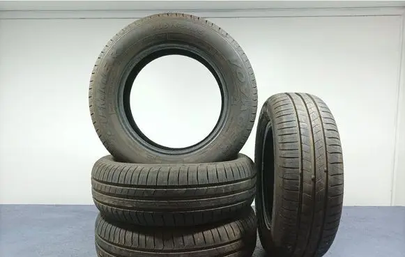 Peugeot 207 CC R17 summer tire 