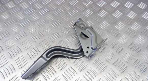 Toyota Yaris XP210 Engine bonnet/hood hinges 53420K0020