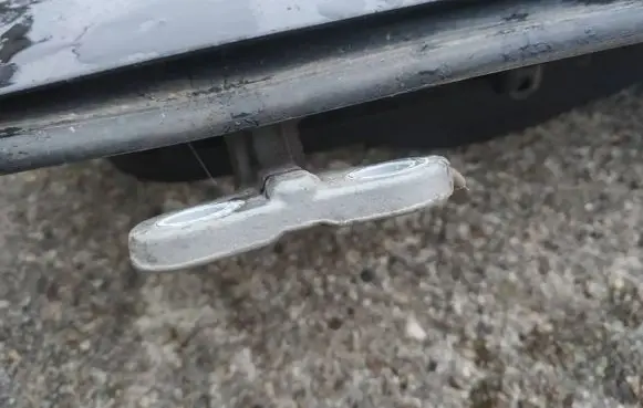 Volvo V50 Rear door lower hinge