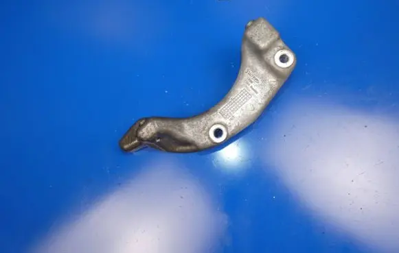 Volvo S60 Engine mounting bracket 31401869