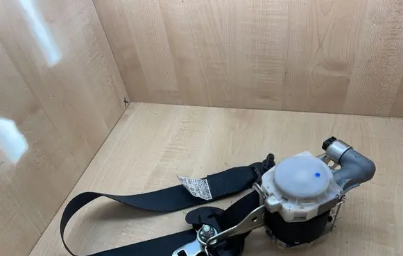 Mitsubishi Lancer X Front seatbelt 7Q8970P 713134 G087917