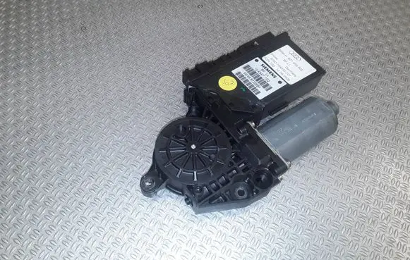 Audi A2 Front door window regulator motor 8Z1959802
