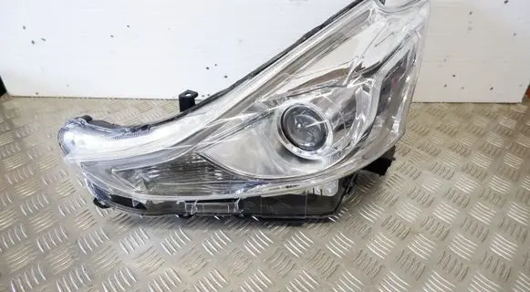 Toyota Prius+ (ZVW40) Headlight/headlamp 8107047680