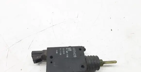 Opel Astra G Central locking motor 90589918