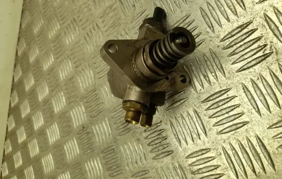 Audi A8 S8 D4 4H Fuel injection high pressure pump 079127026P