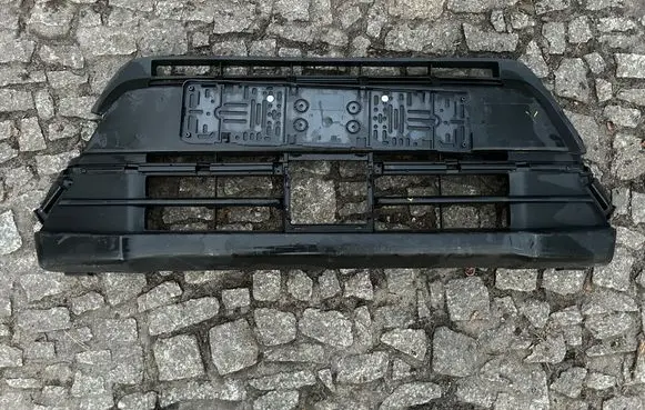Suzuki Vitara (LY) Front bumper lower grill 71721-86r