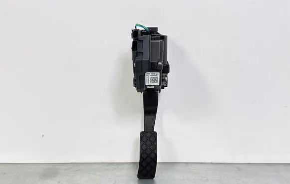 Volkswagen Touareg III Accelerator throttle pedal 4M1723523D