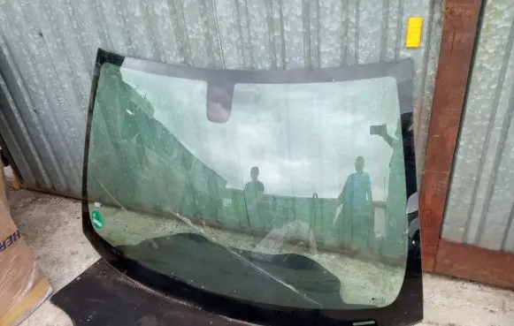 Opel Adam Front windscreen/windshield window 43R008599 E00025420F DOT24M83AS1