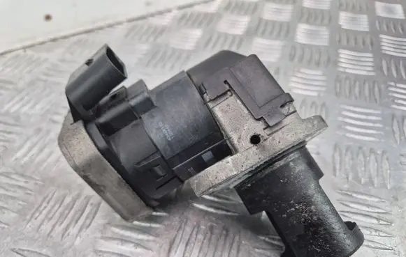 Mercedes-Benz C W203 EGR valve 00005320C2 A6461401760 AC2061150531