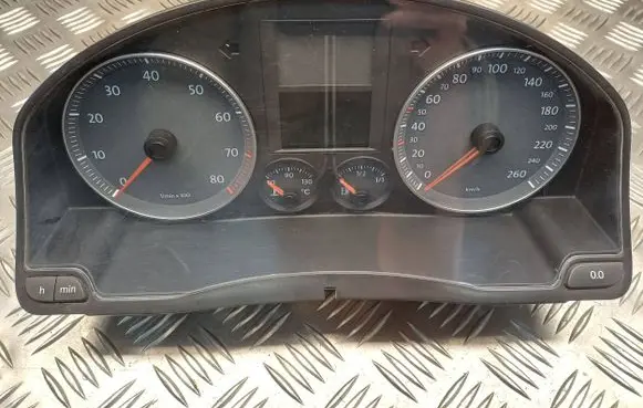 Volkswagen Golf V Speedometer (instrument cluster) 1K0920864AX