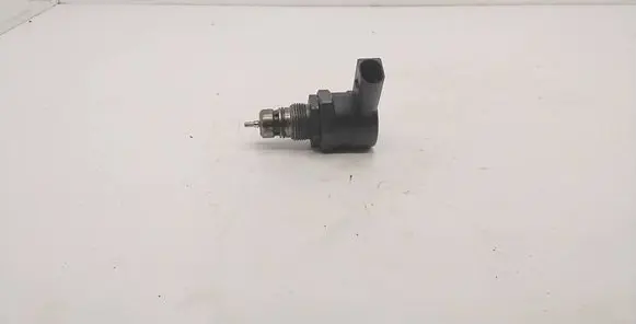 BMW 3 E46 Fuel pressure regulator 0281002481 190204 11330737