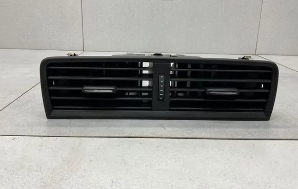 Skoda Fabia Mk3 (NJ) Dash center air vent grill 6V0820951A