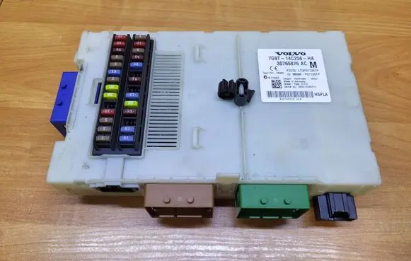 Volvo S80 Fuse module 30765876AC 3659AF01125TP 7G9T14C256HA