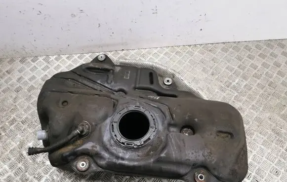 Toyota Prius (XW50) Fuel tank 