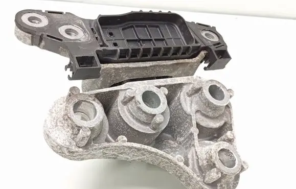 Opel Astra K Engine mount bracket 39004957 326E73D