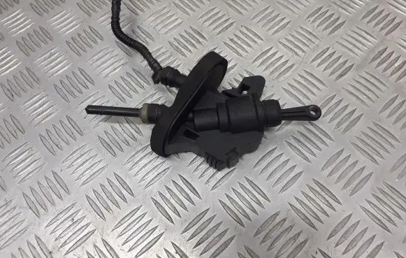 Mazda 2 Clutch slave cylinder 