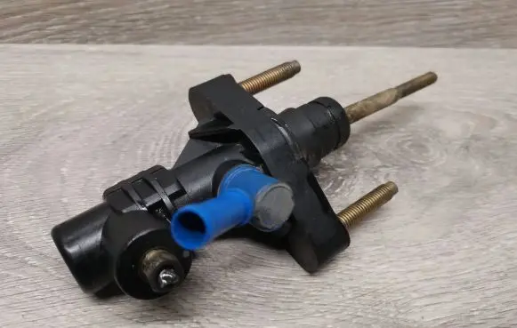 Toyota Avensis T250 Clutch slave cylinder 