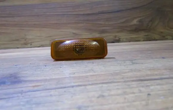 Front fender indicator light