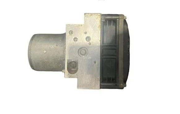 Rear wheel hub spindle/knuckle
