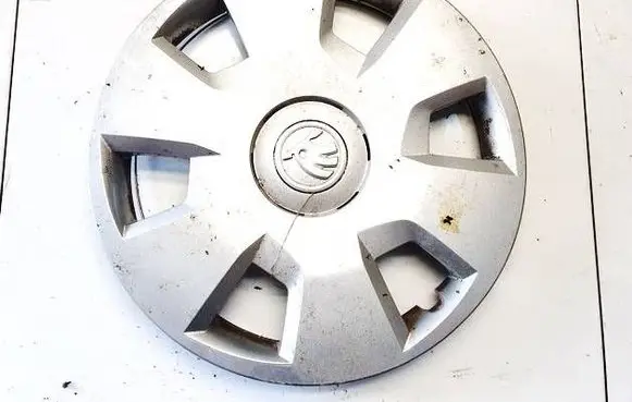 Skoda Octavia Mk2 (1Z) R15 wheel hub/cap/trim 5e0601147