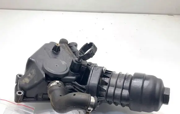Volvo XC60 Oil filter mounting bracket