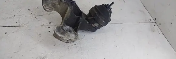 Volkswagen PASSAT B5 Engine mount bracket 4B0199351