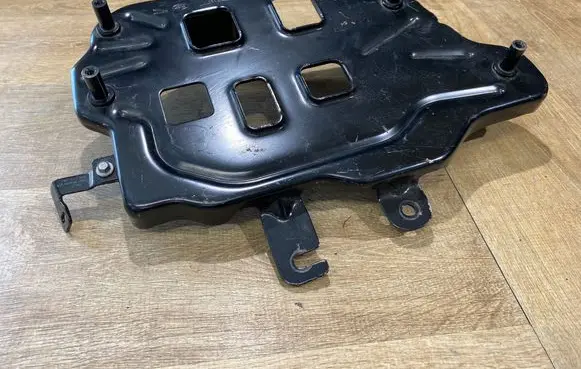Land Rover Range Rover Evoque L551 Intercooler pipe mounting bracket K8D26K767AA
