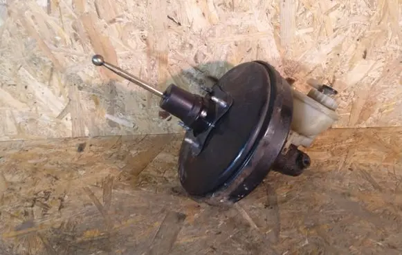 Volkswagen Golf III Brake booster 1HM612105 071693B0