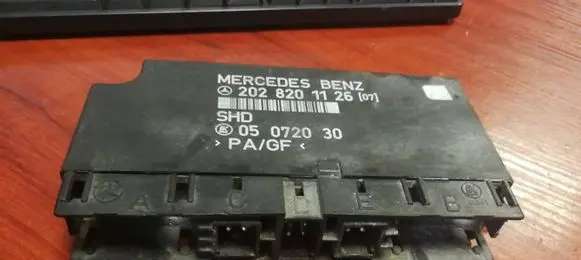 Mercedes-Benz C W202 Comfort/convenience module 2028201126