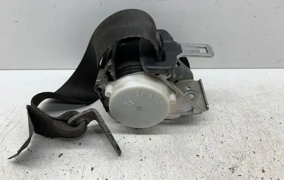 Ford Focus Rear seatbelt 4M51A611B68AH 33031802 040676