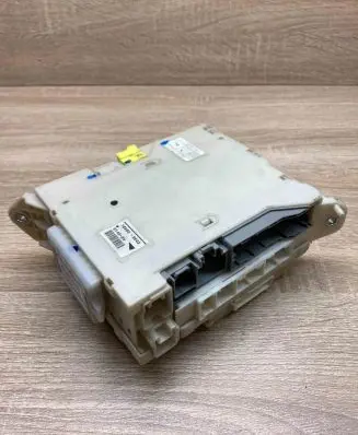 Lexus GS 300 350 430 450H Fuse module 8273030B61 8267230070