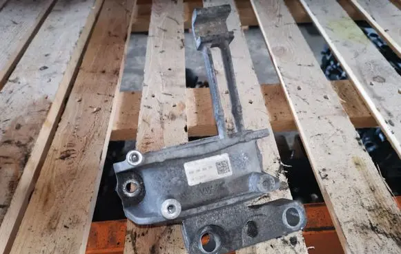 Skoda Octavia Mk3 (5E) Engine mount bracket 5Q0199262DF