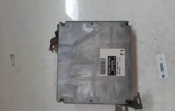 Toyota Corolla Verso E121 Engine control unit/module 896610F010