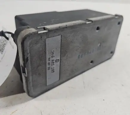 Volkswagen Golf III Central locking vacuum pump 1H0962257