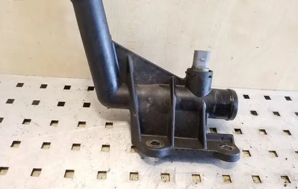 Volkswagen Crafter Engine coolant pipe/hose 076121085A