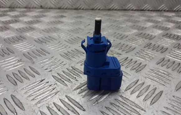Mazda 5 Clutch pedal sensor 